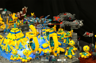 Illustration for article titled Fans Build 14 Feet of StarCraft II in LEGO